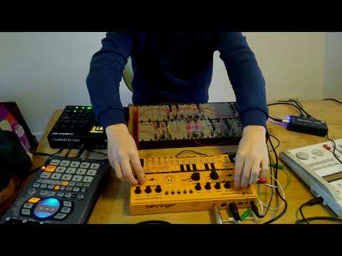 AE Modular Live Techno w Digitakt, TD-3, SP404SX - "Stroombaanwijzer"