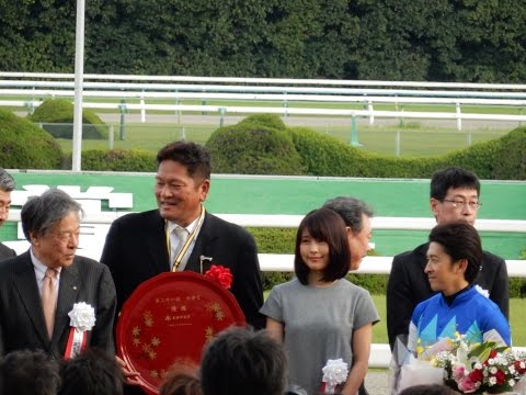 第21回秋華賞2016/優勝表彰式に有村架純さんが登壇(2016.10.16)
