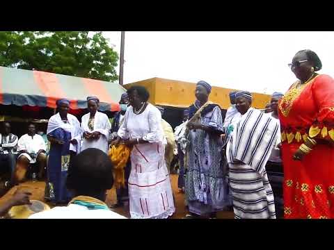 PAS DE DANSE DES REINES ET PRINCESSES DU YATENGA