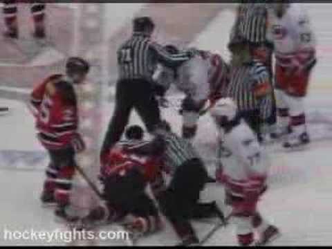 Craig Adams vs Johnny Oduya