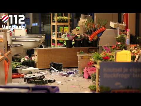 Geld buit bij plofkraak op ING automaat in Albert Heijn Nuland