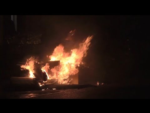 Brandweer Haarlem West blust Straatafval brand op de nieuwe Groenmarkt in Haarlem