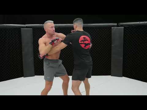 Pummeling avec Knee & Elbow Strikes