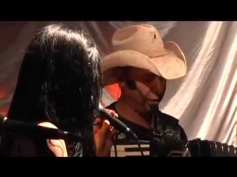 DE NOVO EM SEUS BRAÇOS