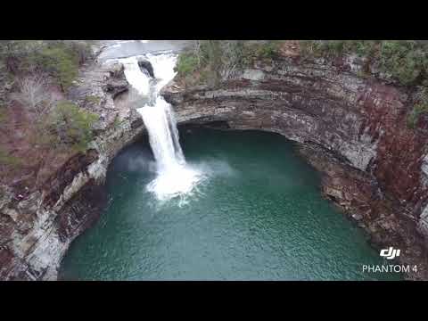 View of the falls. 