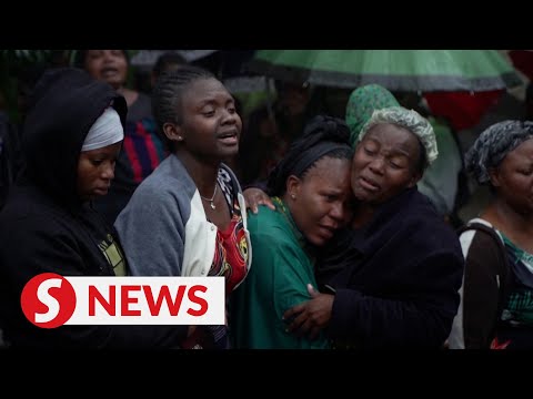 Malawi buries storm victims in flooded graves