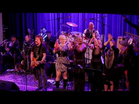 15 Long Train Coming   Tom Johnston