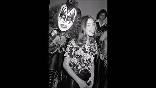 Kiss -  Mr Make Believe -  Gene Simmons  - 1978  - Isolated Guitars