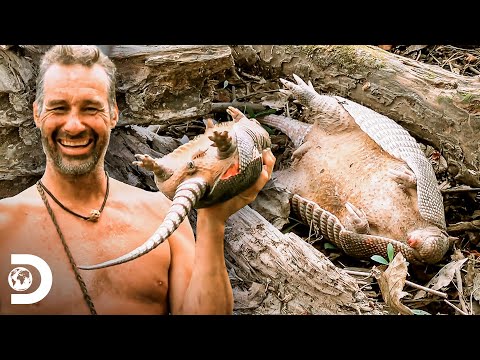 Um tatu para o jantar! | Largados e Pelados: A Tribo | Discovery Brasil