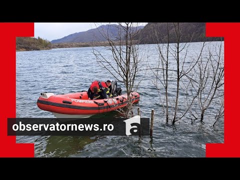 Un tânăr pompier e căutat de mai bine de 12 ore în lacul Siriu din Buzău