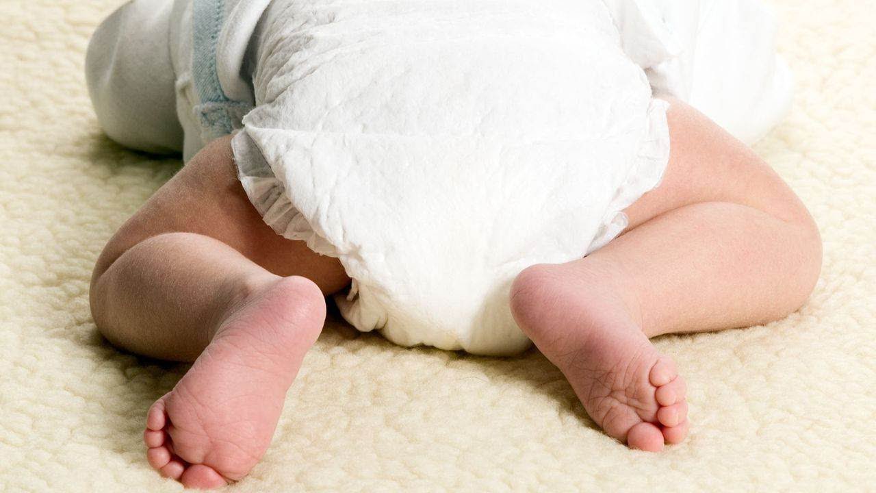 At what age should my child stop wearing diapers to bed? Tipseri