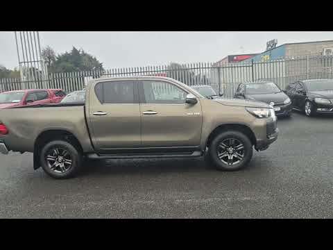 Toyota Hilux 2.8 SR5 DOUBLE CAB**V.A.T INVOICE** - Image 2