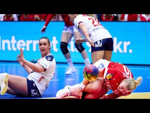 Watch 🔴 Chok-skadet under VM-brag - Kathrine Heindahl skadede knæet isemifinalen mod Norge