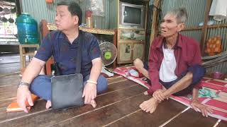 Nghe Anh Hùm tâm sự mà cảm thấy xót xa. Trao tặng tiền của nhà hảo tâm giúp cho anh...