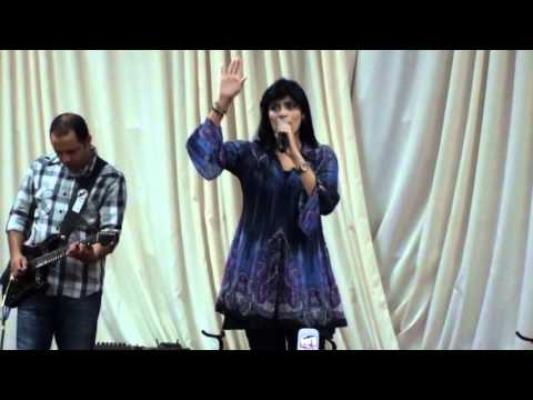 Fernanda Brum na Batista Shalom - A Tua Glória Faz