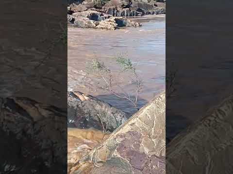 RIO ITACAMBIRUÇU EM GRÃO MOGOL-MG, DIVISA COM CRISTÁLIA#belezasnaturais