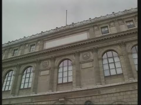 Chloe Spring /Summer 2004 collection upbeat and sporty.