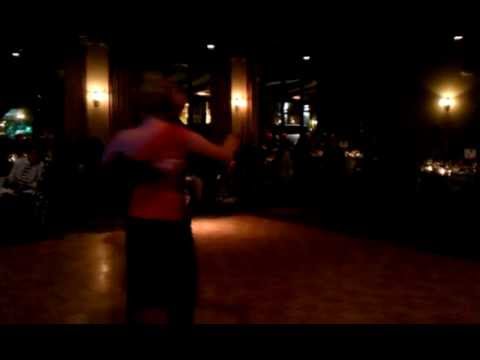 En Un Beso La Vida - Layton Miller and Caileen Brison