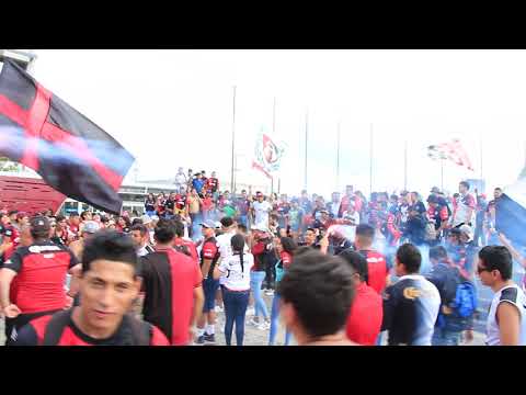 "...los Aficionados del Atlas reunion previa al clasico tapatio en el Tianguis Cultural !!!!" Barra: Barra 51 &bull; Club: Atlas