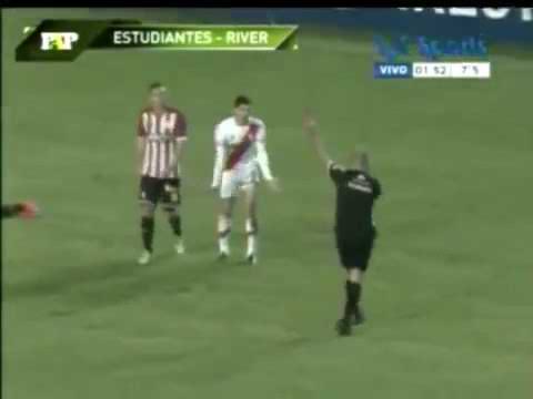 Alario mal expulsado Torneo 30 Equipos 2015 Estudiantes 2 vs River 1