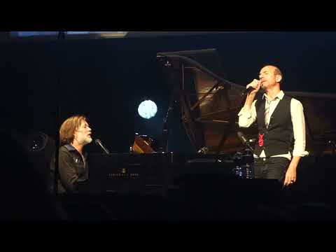 Rufus WAINWRIGHT Feat. Calogero - " Going to a Town " - Philharmonie de PARIS / 11.10.2023