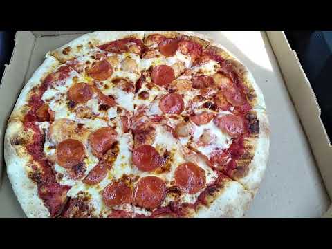RaceTrac Gas Station Whole Pizza Review Taste Test 2022