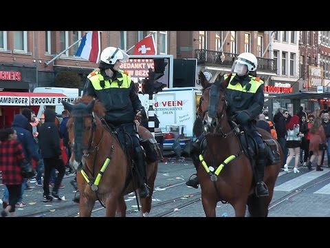 Vechtpartij Dam - Damrak Amsterdam Inzet Mobile eenheid en Politie