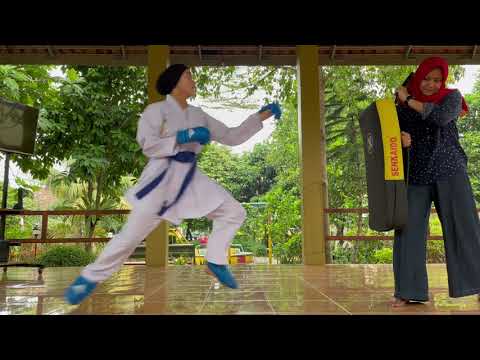 SENIOR KUMITE PUTRI_AHIMSA KAMALI_UGM_KUMITE SHADOW