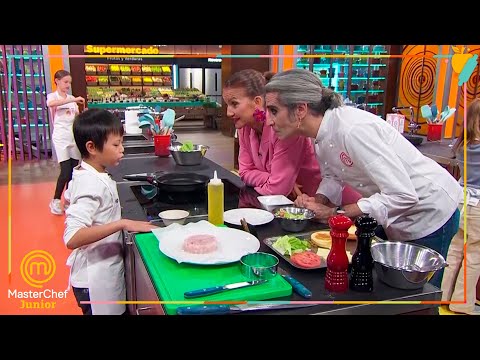 ¿Con quién cocina Nico en casa? 🍔 | MasterChef Junior 11
