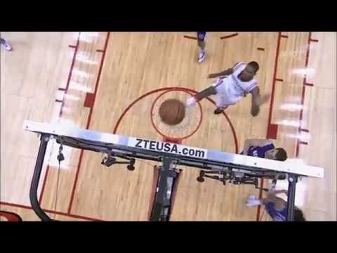 Donatas Motiejunas no-look bounce pass to Ariza