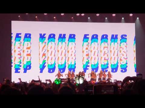LOONA - Pose - Live at Santander Arena Reading PA