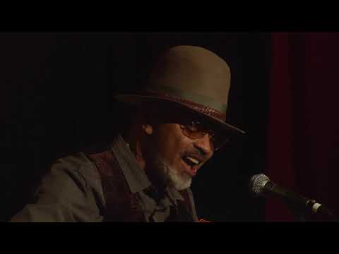 'Badonkadonk Train' - Guy Davis - from The Extended Play Sessions