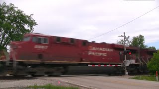 preview picture of video 'CP Freight Train - 4 Mile Road'