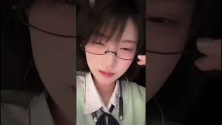 The bespectacled girl's disdainful face countdown