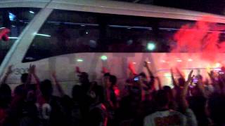 preview picture of video 'Ônibus do JEC chegando na Arena - Joinville 1 x 0 Bragantino - 28/10/14'