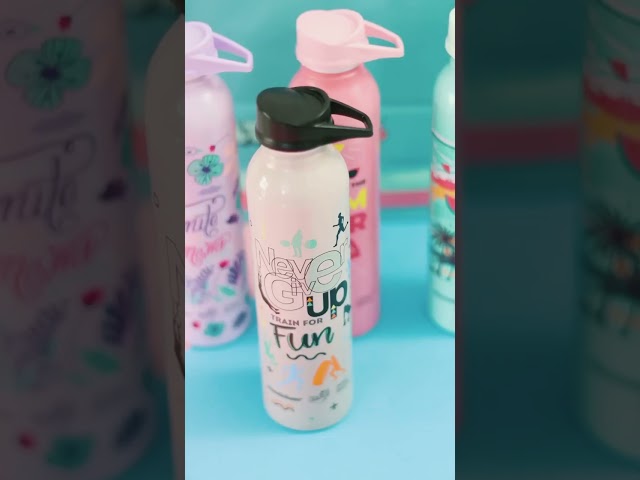 Vídeo relacionado con Xusilimo Botella Reutilizable de Aluminio 800ml con Diseño Futbol Ligera y Resistente, Ideal Colegios, Trabajo y Uso Diario,Tapón Rosca (Alavés)
