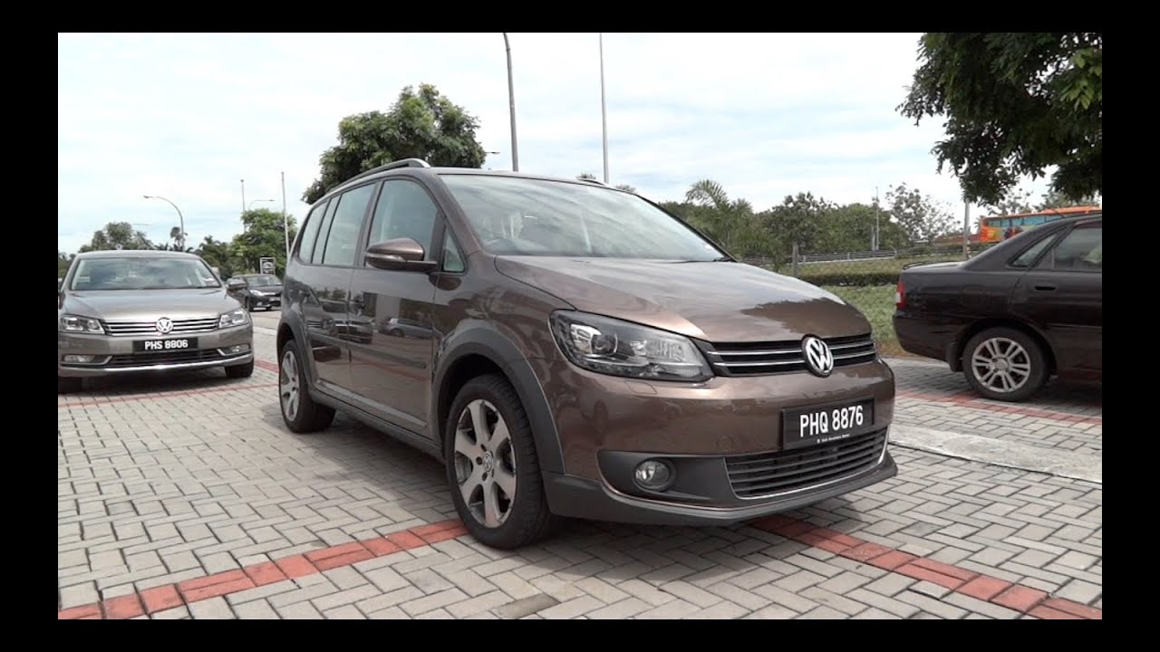 2011 Volkswagen CrossTouran TSI Start-Up and Full Vehicle Tour
