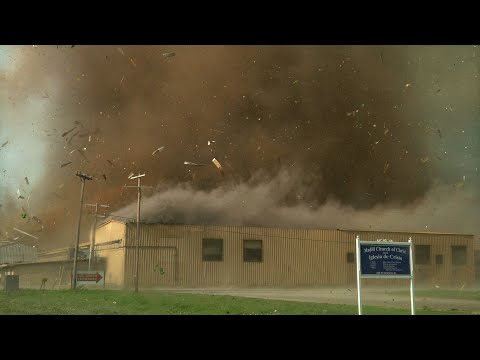 CLOSE TORNADO TEARS THROUGH TOWN - Madill Oklahoma 4-22-20