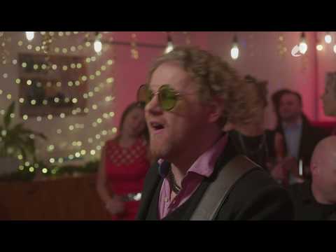 KÖÖMES - Glamuuripidu