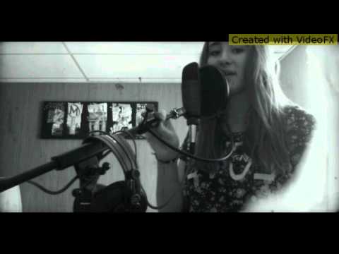 download lagu mp3 mp4 Blondiau, download lagu Blondiau gratis, unduh video klip Blondiau