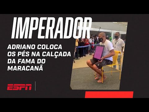 ADRIANO IMPERADOR COLOCA OS PÉS NA CALÇADA DA FAMA DO MARACANÃ E SE DECLARA AO FLAMENGO