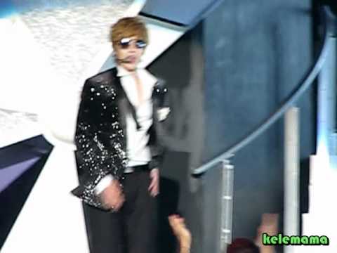 [Fancam] Hyun Joong at 2011MAMA - Lucky Guy + Special Dance Performance