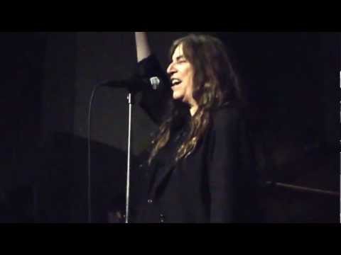 Choir! Choir! Choir! - A Minute Of Love From Patti Smith!