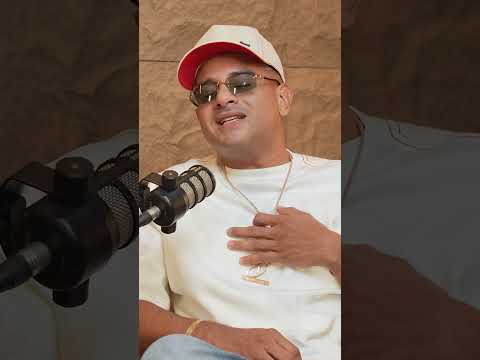 Iván Ballesteros cantando «El cobarde de mi pueblo»