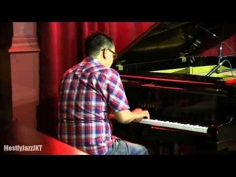 Like Father Like Son - Glory Glory Halelujah @ Mostly Jazz 25/12/13 [HD]