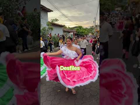 Así algunos desfiles en cabañas oeste El Salvador