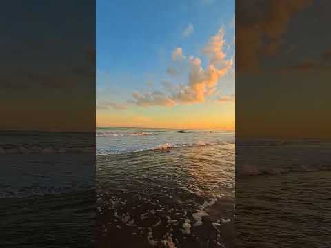 Cae el sol. Argentina,  Buenos Aires,  Monte Hermoso.