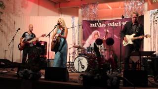 Nilla Nielsen - Bite Me (Live in Landskrona 2013)