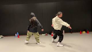 【小学4年女子】仲良しペアでダンスレッスン【TRAP MOOD】