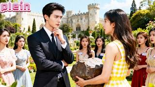 Le PDG rejette toutes les femmes au speed-dating—choisit une fille forte de la campagne et la gâte !